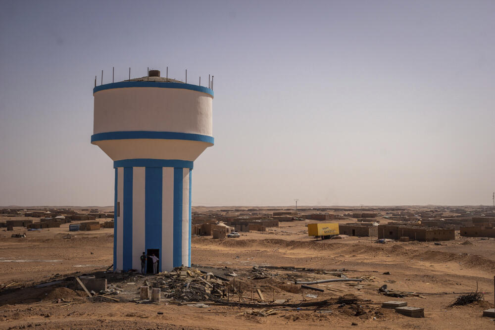 Grand réservoir d'eau d'une capacité de 320 m³ dans le camp sahraoui de Boujdour, en Algérie
